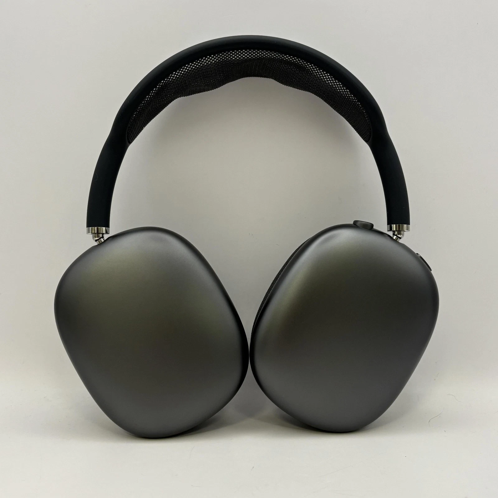 AirPods Max Lightning